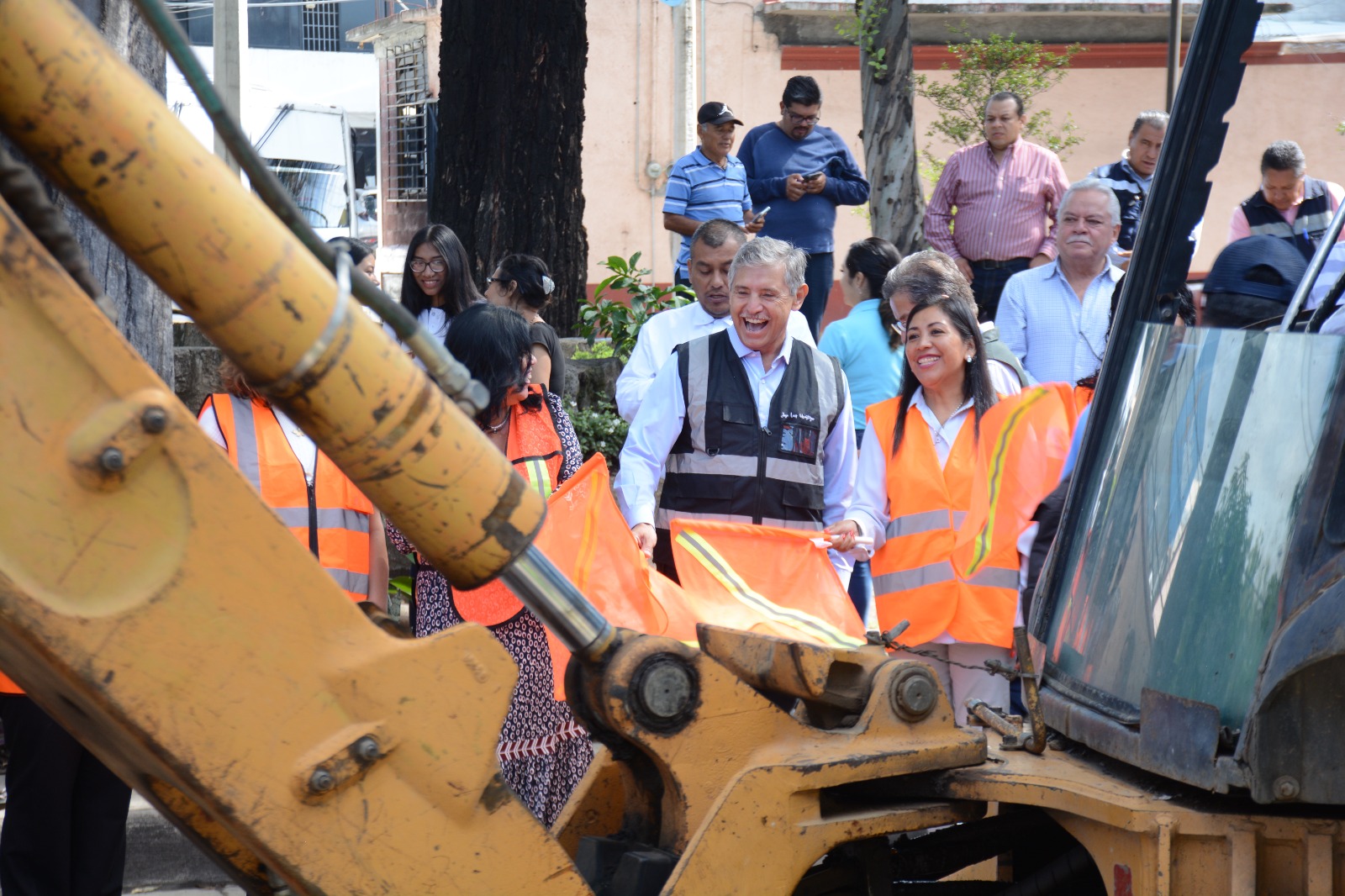 EL PRESIDENTE MUNICIPAL JOSÉ LUIS URIÓSTEGUI DA RESPUESTA A DEMANDA DE OBRAS PARA EVITAR INUNDACIONES EN PATIOS DE LA ESTACIÓN Y LEANDRO VALLE