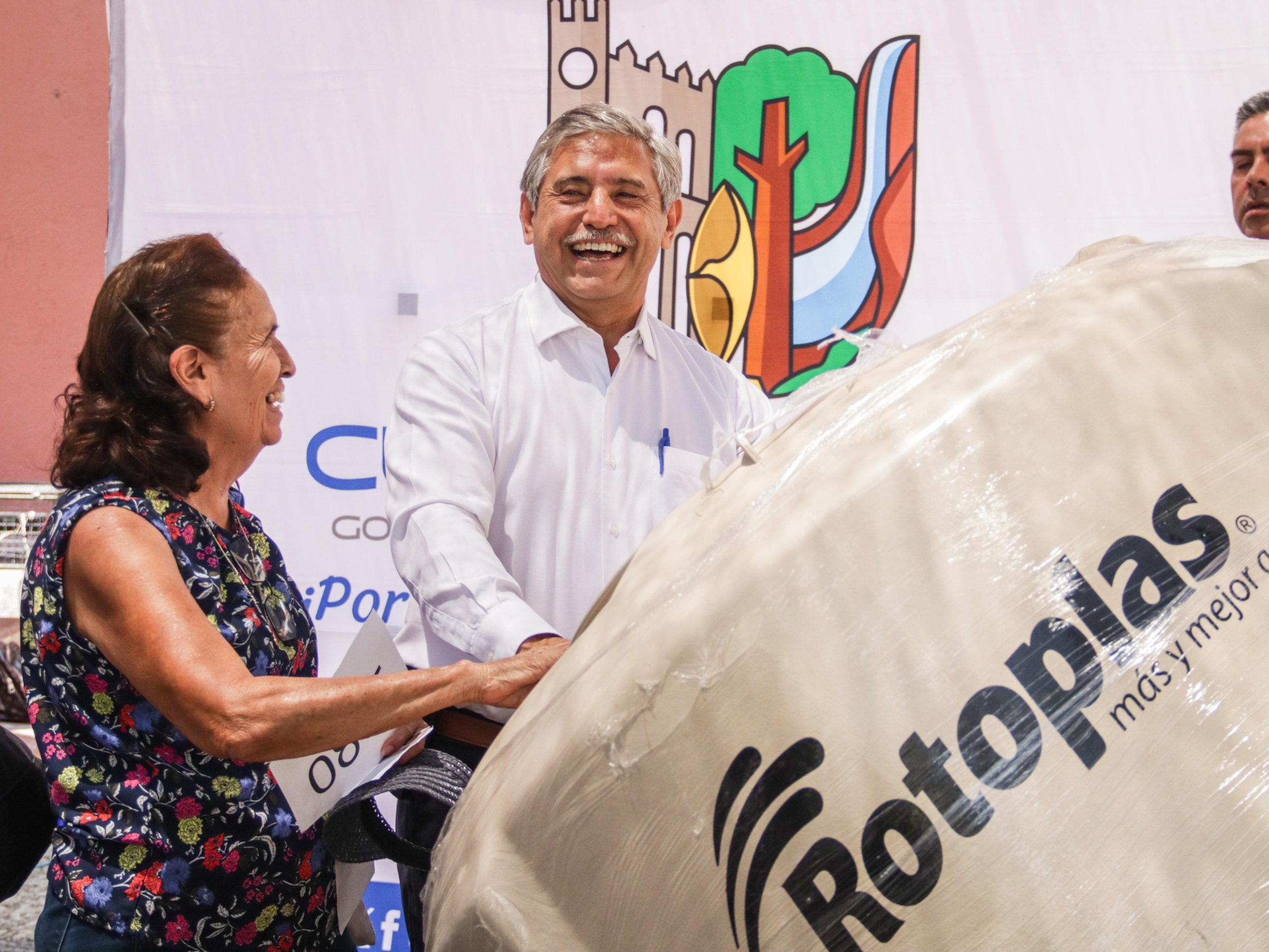 Ayuntamiento de Cuernavaca entrega más de 1,400 tinacos ante temporada de estiaje