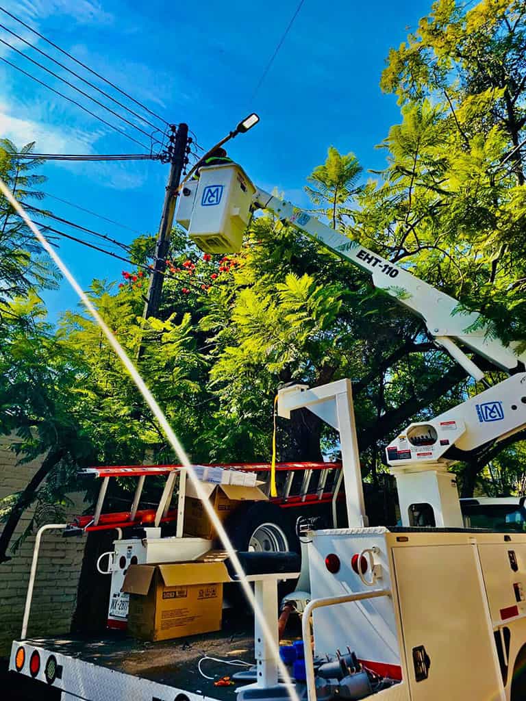 SUSTITUYEN LUMINARIAS EN CALLES DE RANCHO TETELA PARA FORTALECER LA EFICIENCIA ENERGÉTICA EN CUERNAVACA