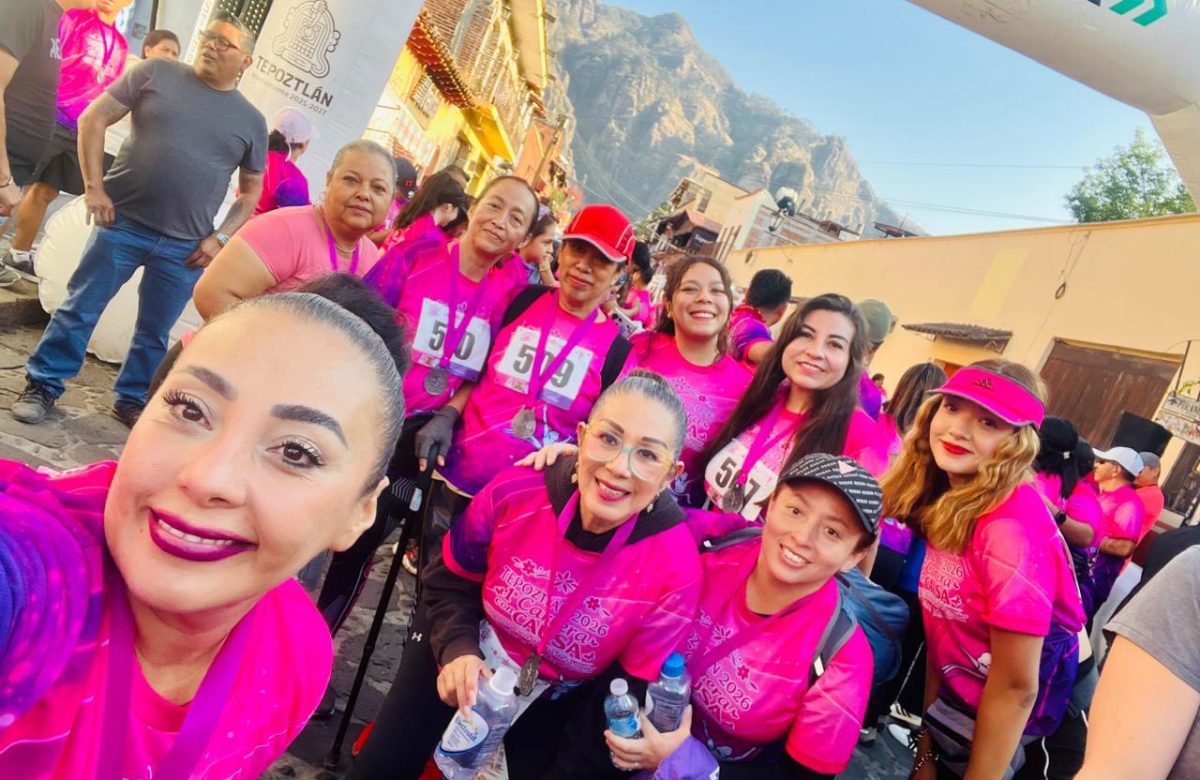 Fabiola Urióstegui encabeza delegación de Temixco en carrera conmemorativa por la mujer en Tepoztlán