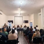 Personal de la DGPSV de la SEPRAC brindando orientación preventiva a estudiantes e integrantes de la comunidad en un módulo informativo de Cuernavaca.