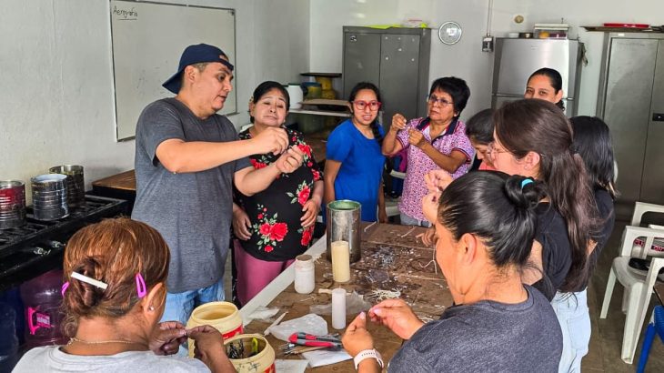 Cuernavaca impulsa tradiciones con taller de cerería en Ocotepec