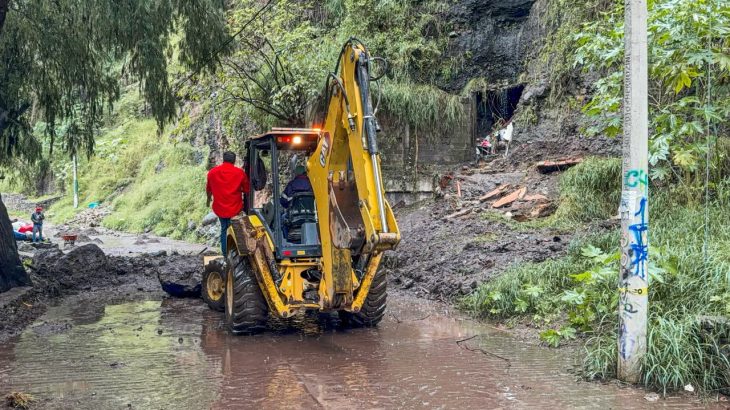 Municipio de Cuernavaca atiende deslave en la privada de la Mina, en la colonia Lagunilla