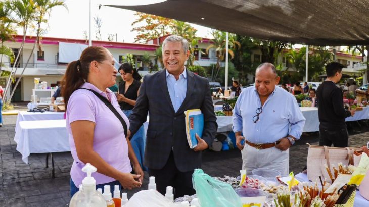 José Luis Urióstegui impulsa la economía local con la inauguración del Bazar Esencia en la sede Papagayo