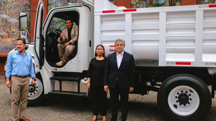 Cuernavaca estrena camiones para tapar baches y cuidar parques